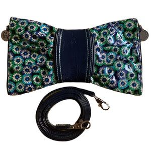 NWOT. Vera Bradley Frill Bow Crossbody Purse Blue Flower Print Daisy Clutch